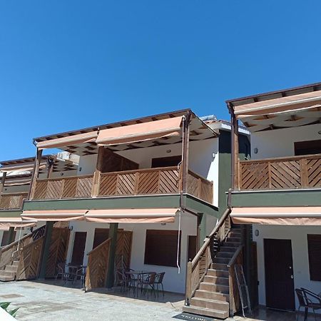 MAD'S Villas 1 Néa Péramos Exterior foto