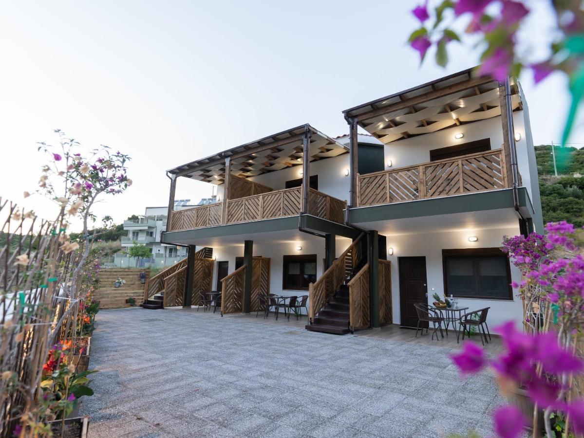 MAD'S Villas 1 Néa Péramos Exterior foto