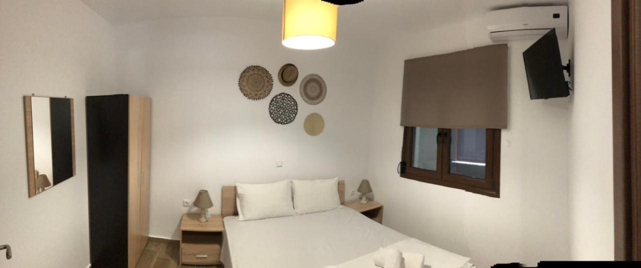 MAD'S Villas 1 Néa Péramos Exterior foto