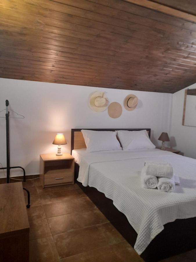 MAD'S Villas 1 Néa Péramos Habitación foto
