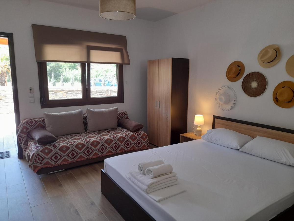 MAD'S Villas 1 Néa Péramos Habitación foto