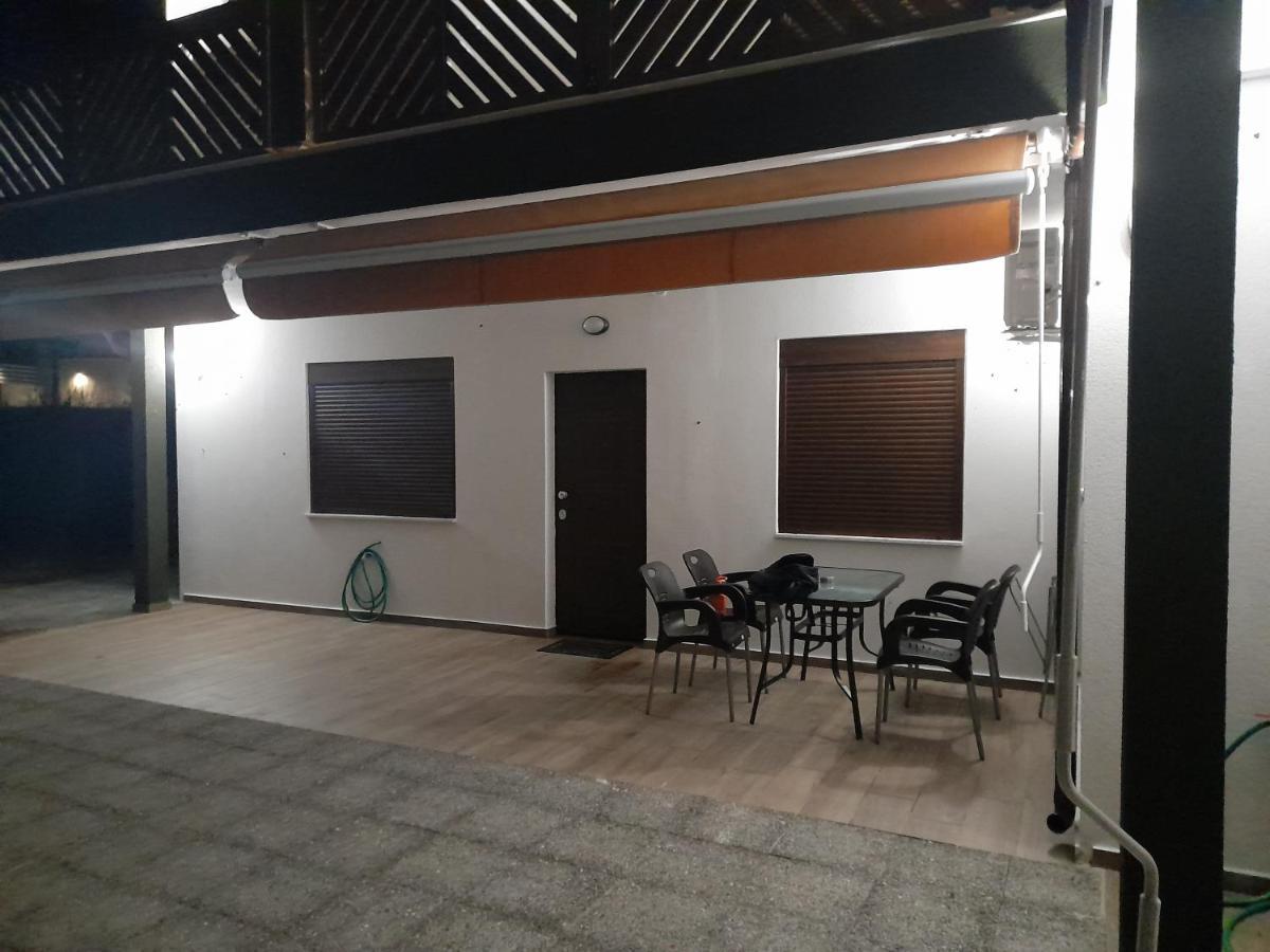 MAD'S Villas 1 Néa Péramos Habitación foto