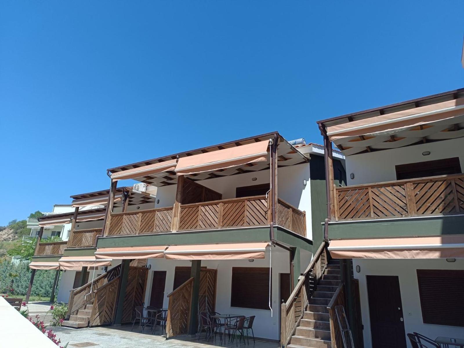 MAD'S Villas 1 Néa Péramos Exterior foto